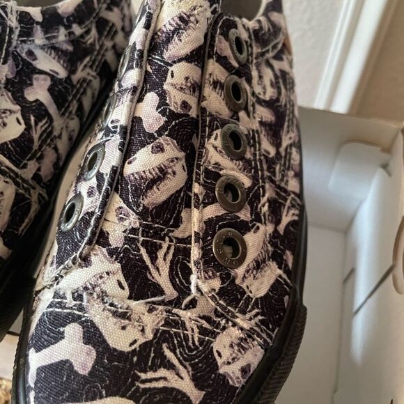 Blowfish Malibu Kids Dinosaur Bones Black and White Loafers New Size 2 - Picture 9 of 15